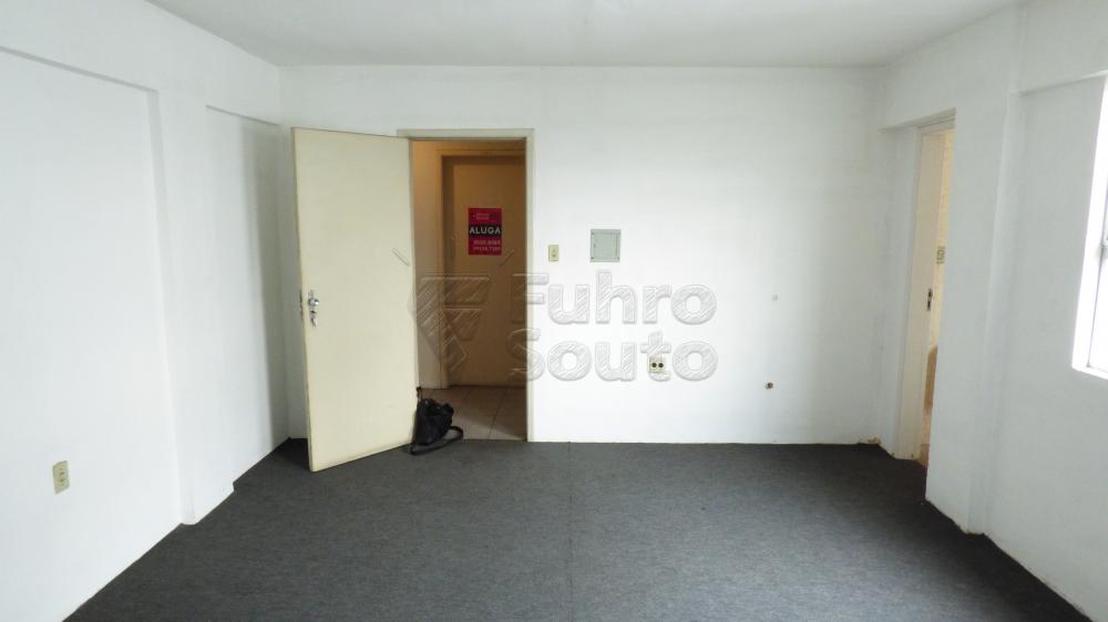 Alugar Comercial / Sala em Condomínio em Pelotas R$ 420,00 - Foto 3