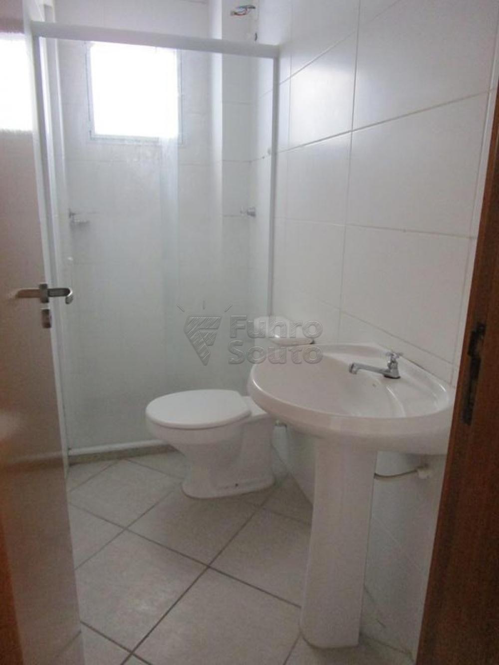 Banheiro Social Alugar Apartamento / Padrão em Pelotas R$ 1.200,00 - Foto 8