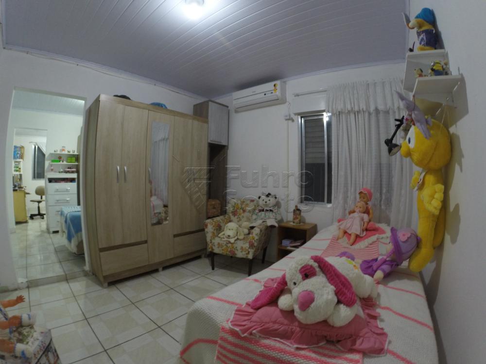 Comprar Casa / Padrão em Pelotas R$ 220.000,00 - Foto 4