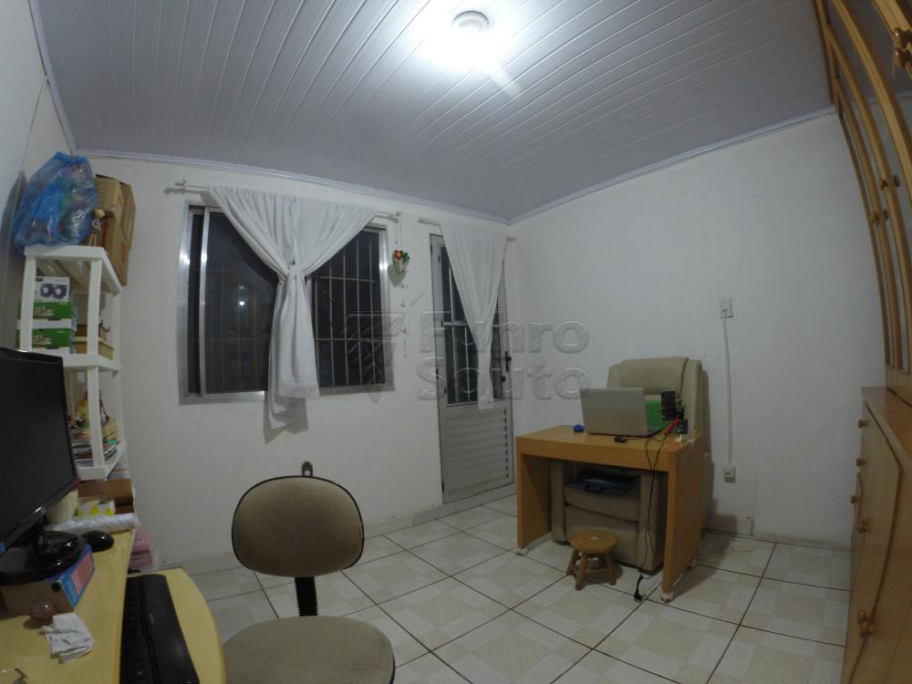 Comprar Casa / Padrão em Pelotas R$ 220.000,00 - Foto 6