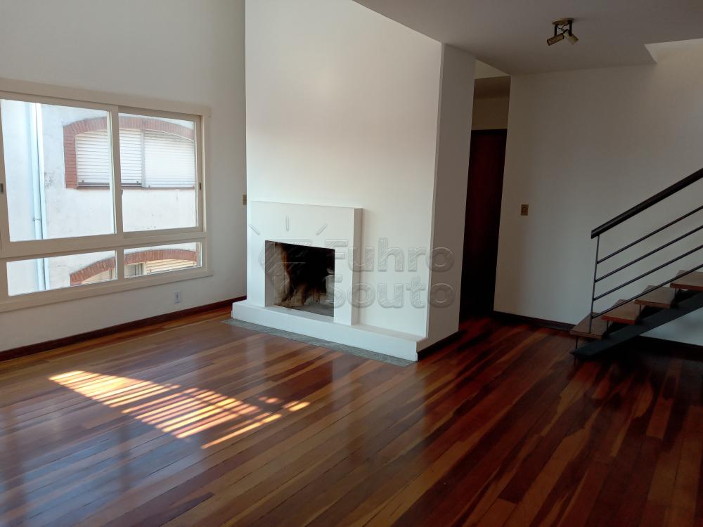 Alugar Apartamento / Padrão em Pelotas R$ 2.100,00 - Foto 1