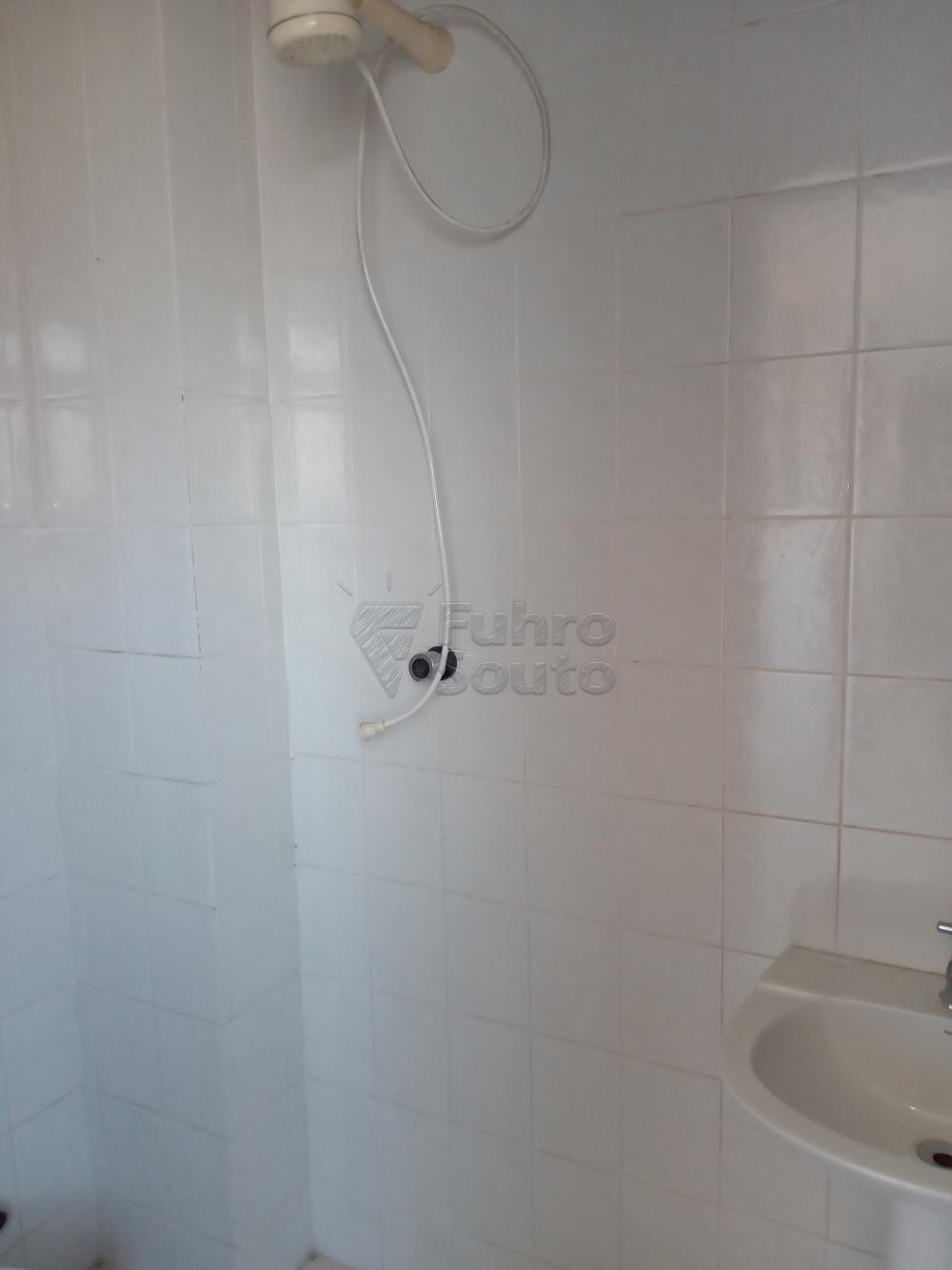 Alugar Apartamento / Padrão em Pelotas R$ 2.100,00 - Foto 3