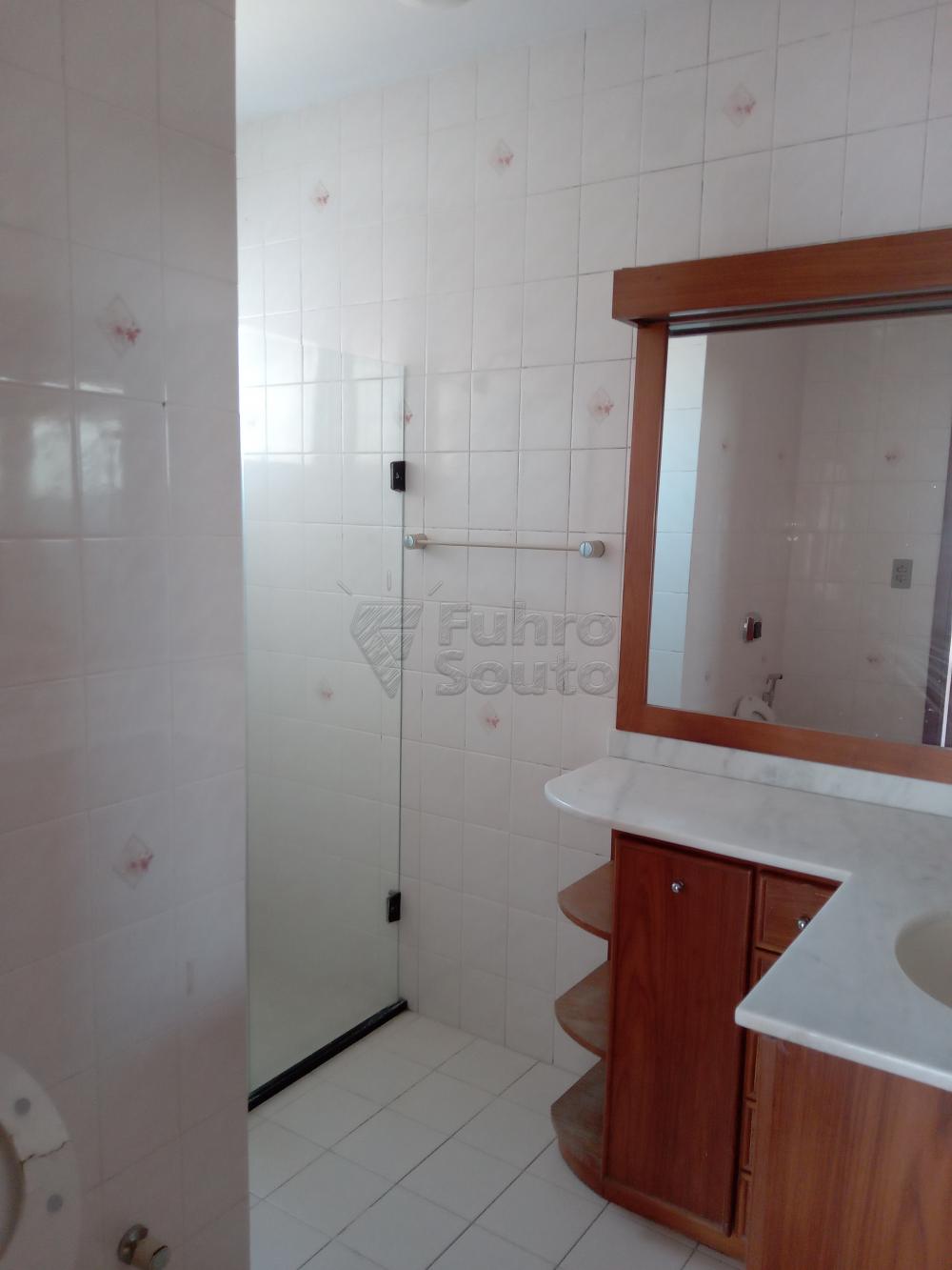 Alugar Apartamento / Padrão em Pelotas R$ 2.100,00 - Foto 18