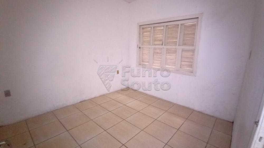 Alugar Casa / Padrão em Pelotas R$ 1.200,00 - Foto 3