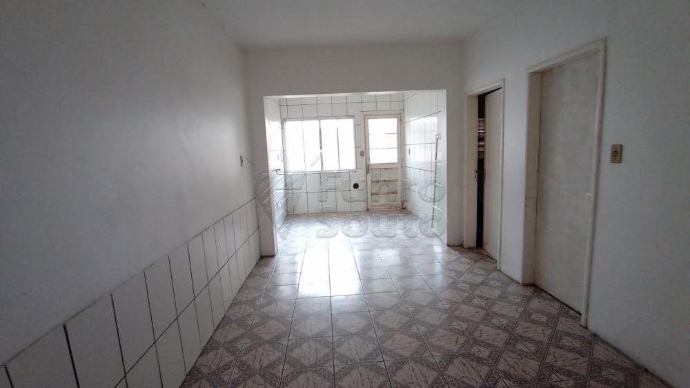 Alugar Casa / Padrão em Pelotas R$ 1.200,00 - Foto 5