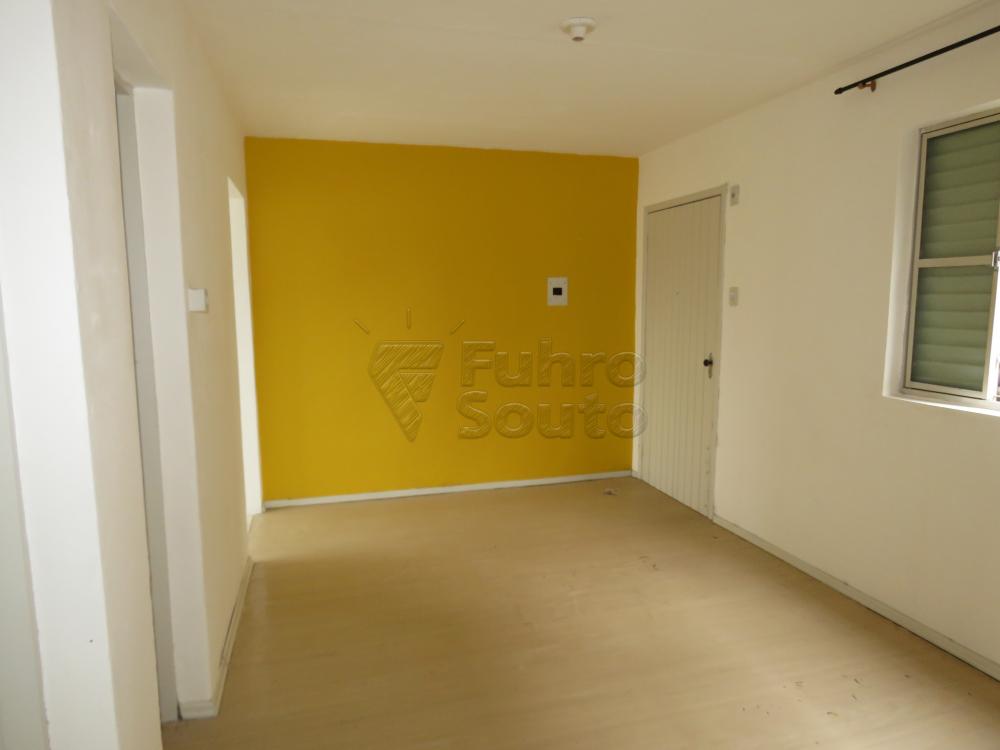 Alugar Apartamento / Fora de Condomínio em Pelotas R$ 550,00 - Foto 3
