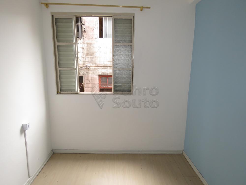 Alugar Apartamento / Fora de Condomínio em Pelotas R$ 550,00 - Foto 8