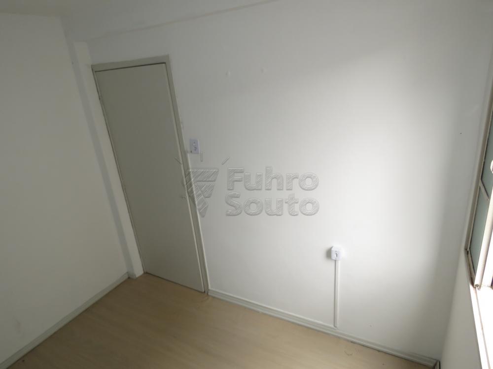 Alugar Apartamento / Fora de Condomínio em Pelotas R$ 550,00 - Foto 12