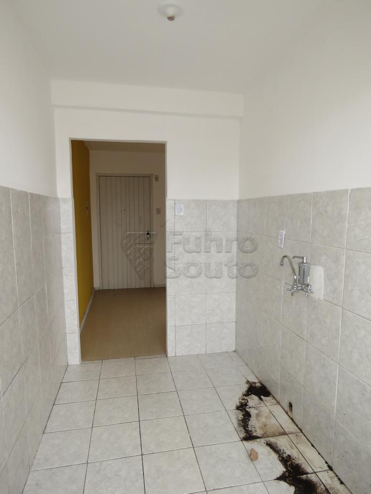 Alugar Apartamento / Fora de Condomínio em Pelotas R$ 550,00 - Foto 14