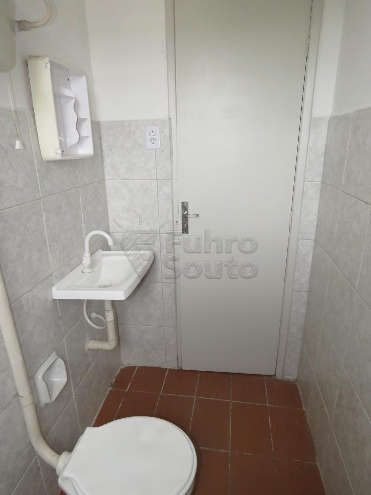 Alugar Apartamento / Fora de Condomínio em Pelotas R$ 550,00 - Foto 16