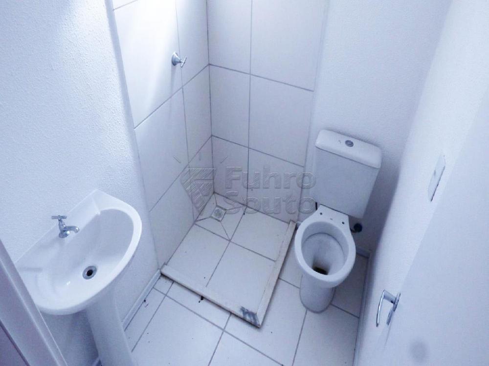 Banheiro Suíte Alugar Casa / Condomínio em Pelotas R$ 900,00 - Foto 6
