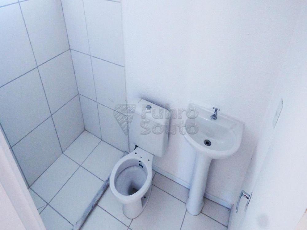 Banheiro Suíte 2 Alugar Casa / Condomínio em Pelotas R$ 900,00 - Foto 7