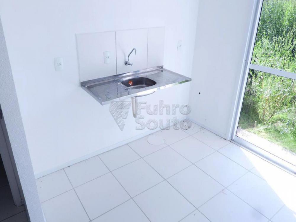 Cozinha Alugar Casa / Condomínio em Pelotas R$ 900,00 - Foto 5
