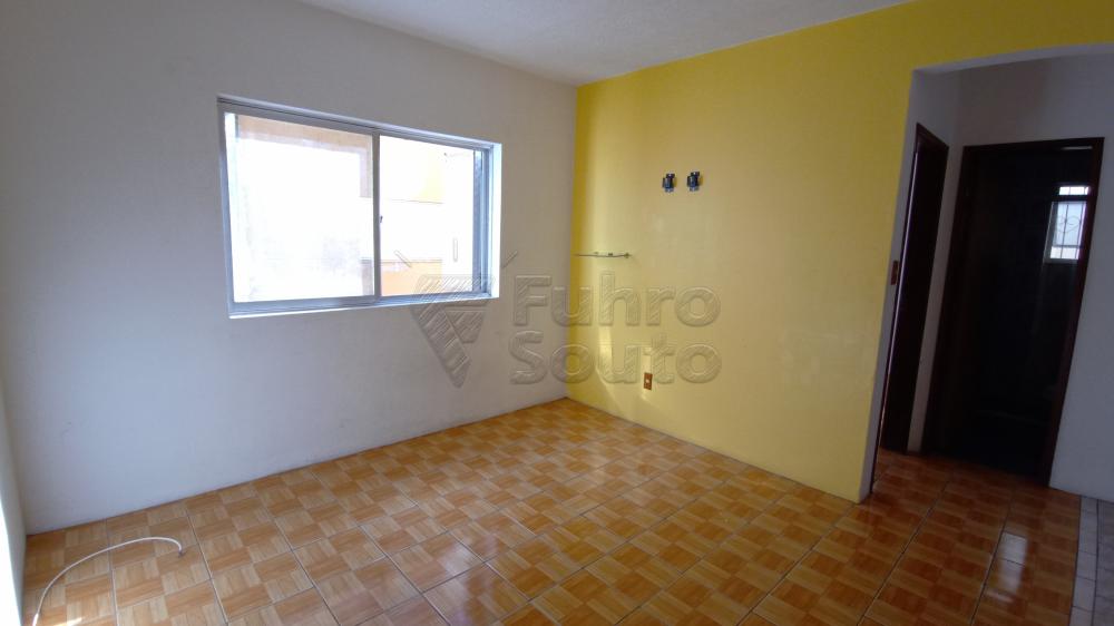 Alugar Apartamento / Padrão em Pelotas R$ 550,00 - Foto 2