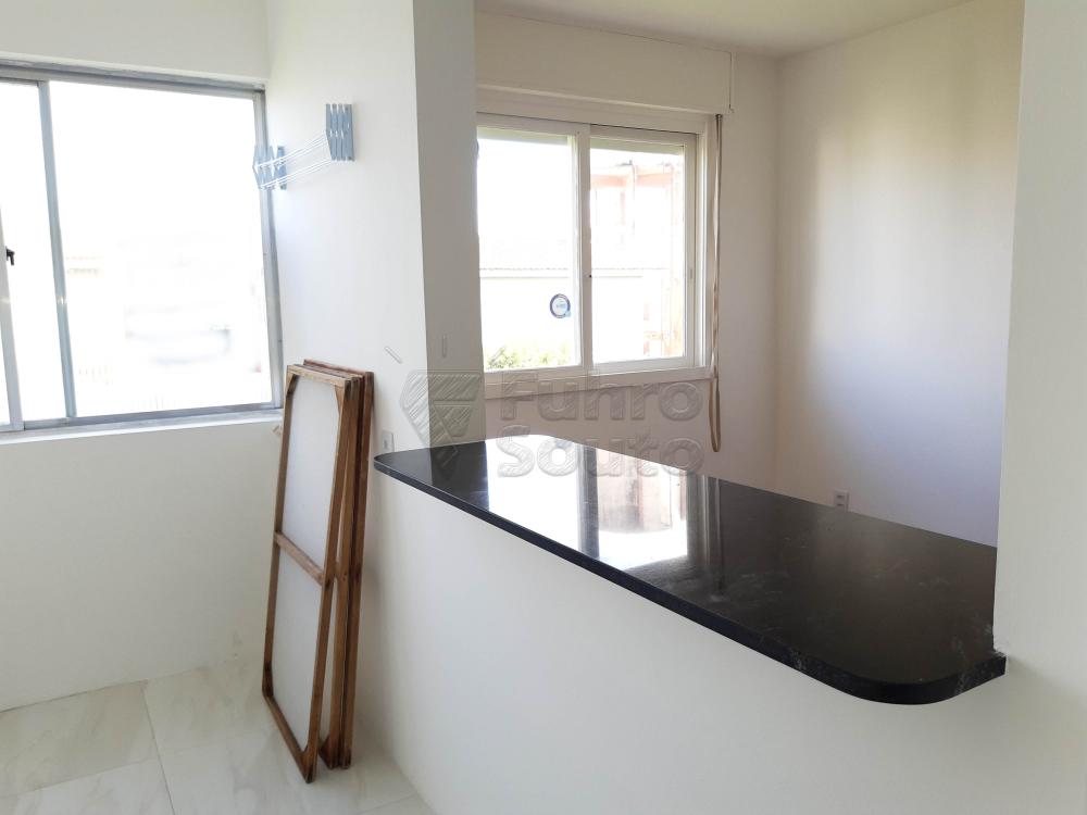 COZINHA Alugar Apartamento / Padrão em Pelotas R$ 1.000,00 - Foto 12