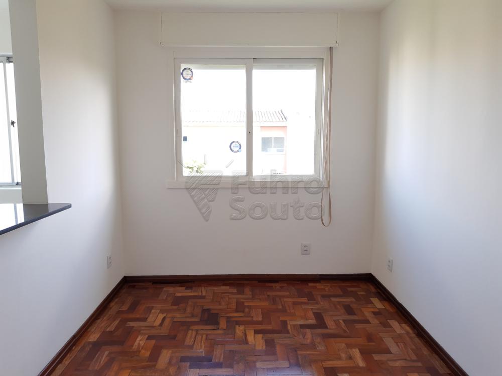 SALA Alugar Apartamento / Padrão em Pelotas R$ 1.000,00 - Foto 1