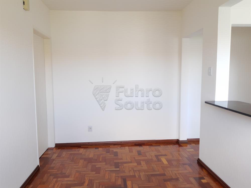SALA Alugar Apartamento / Padrão em Pelotas R$ 1.000,00 - Foto 2