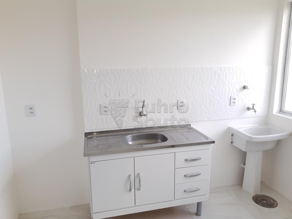 COZINHA Alugar Apartamento / Padrão em Pelotas R$ 1.000,00 - Foto 11