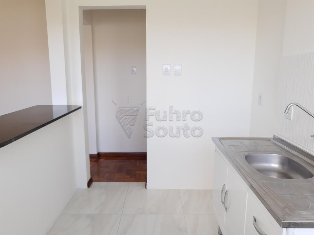 COZINHA Alugar Apartamento / Padrão em Pelotas R$ 1.000,00 - Foto 14