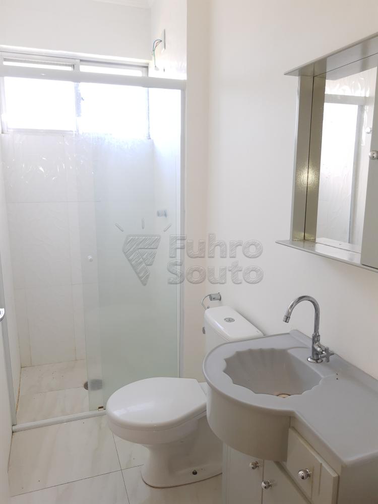BANHEIRO Alugar Apartamento / Padrão em Pelotas R$ 1.000,00 - Foto 15