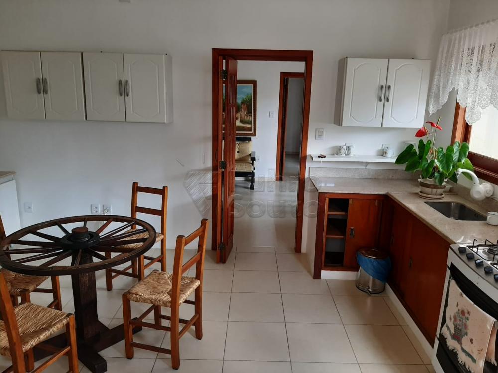 Comprar Casa / Padrão em Pelotas R$ 1.200.000,00 - Foto 16 Comprar Casa / Padrão em Pelotas R$ 1.200.000,00 - Foto 16
