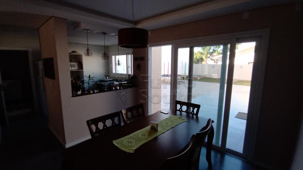 Comprar Casa / Padrão em Pelotas R$ 850.000,00 - Foto 4 Comprar Casa / Padrão em Pelotas R$ 850.000,00 - Foto 4