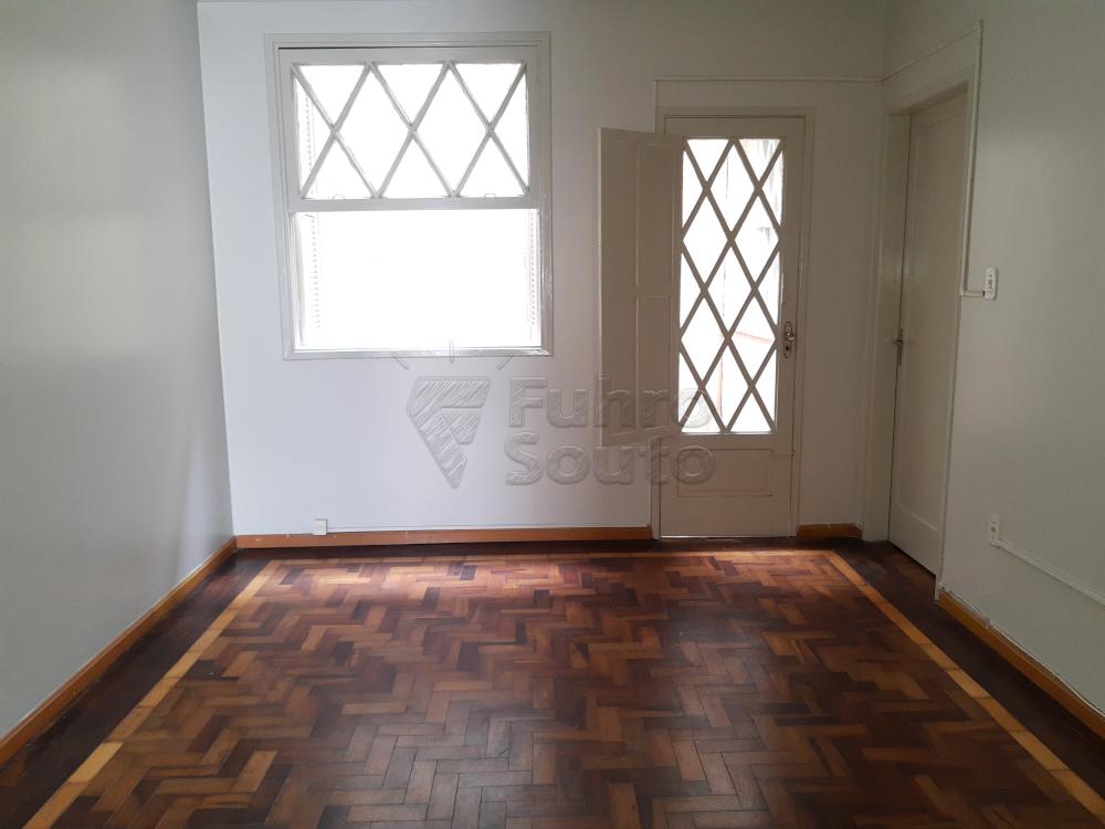 Alugar Casa / Padrão em Pelotas R$ 1.800,00 - Foto 3 Alugar Casa / Padrão em Pelotas R$ 1.800,00 - Foto 3