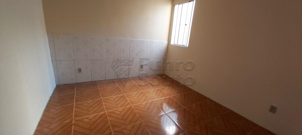 Comprar Casa / Padrão em Pelotas R$ 240.000,00 - Foto 3