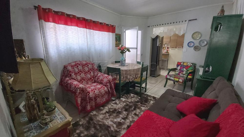 Comprar Casa / Padrão em Pelotas R$ 290.000,00 - Foto 1