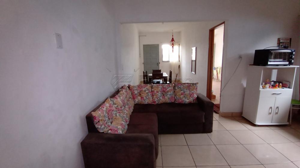 Alugar Casa / Padrão em Pelotas R$ 750,00 - Foto 1