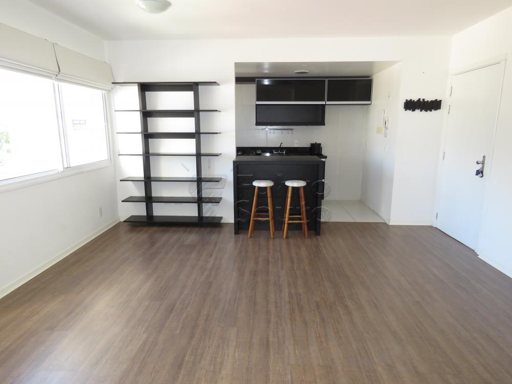 SALA Alugar Apartamento / Padrão em Pelotas R$ 1.700,00 - Foto 3