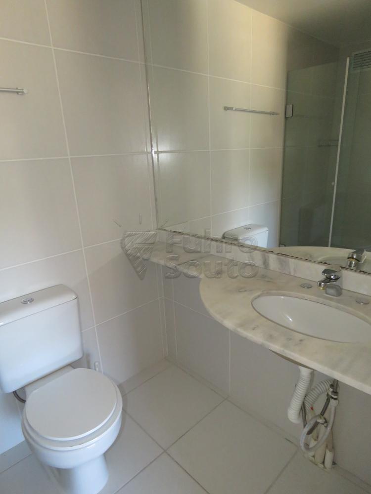 BANHEIRO SUITE Alugar Apartamento / Padrão em Pelotas R$ 1.700,00 - Foto 15