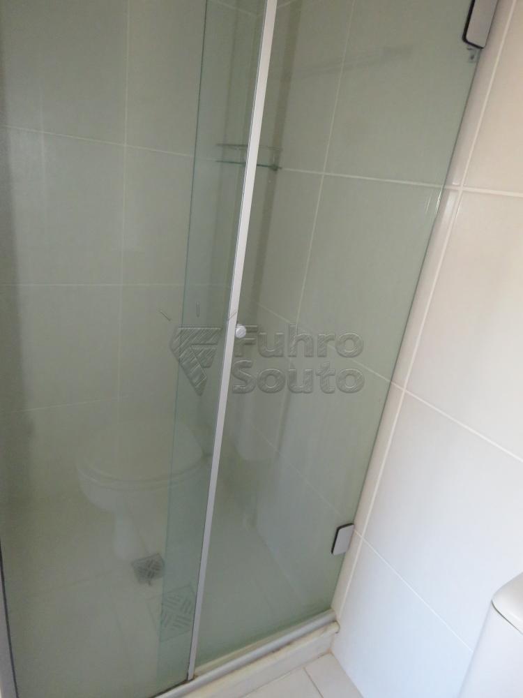 BANHEIRO SUITE Alugar Apartamento / Padrão em Pelotas R$ 1.700,00 - Foto 16