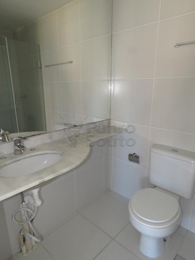 BANHEIRO Alugar Apartamento / Padrão em Pelotas R$ 1.700,00 - Foto 19