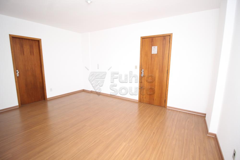 SALA Alugar Apartamento / Padrão em Pelotas R$ 850,00 - Foto 4