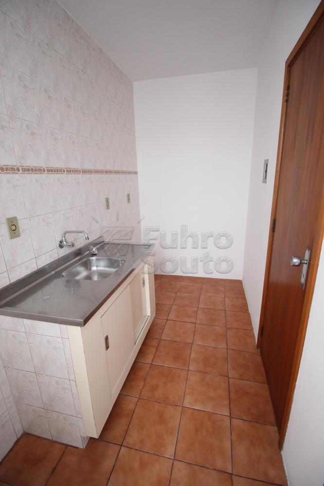 COZINHA Alugar Apartamento / Padrão em Pelotas R$ 850,00 - Foto 17