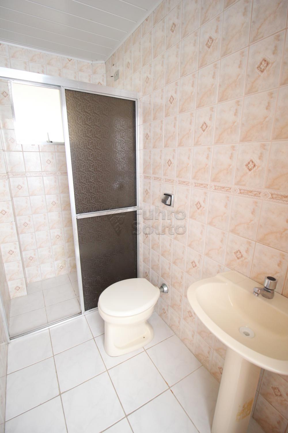 BANHEIRO Alugar Apartamento / Padrão em Pelotas R$ 850,00 - Foto 20