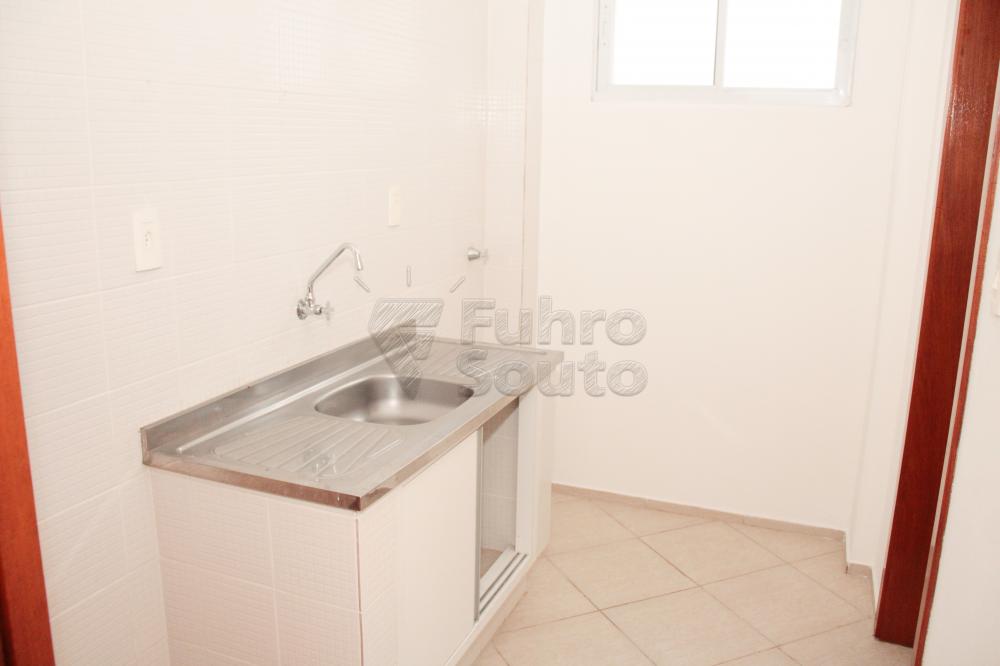 Cozinha Alugar Apartamento / Padrão em Pelotas R$ 1.200,00 - Foto 1