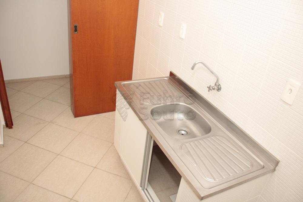 Cozinha Alugar Apartamento / Padrão em Pelotas R$ 1.200,00 - Foto 2