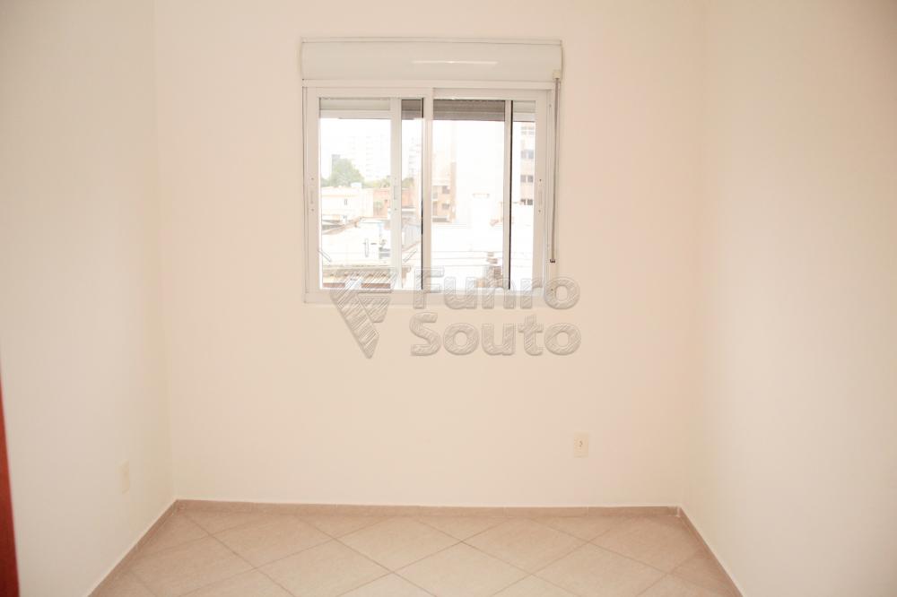Quarto 2 Alugar Apartamento / Padrão em Pelotas R$ 1.200,00 - Foto 7