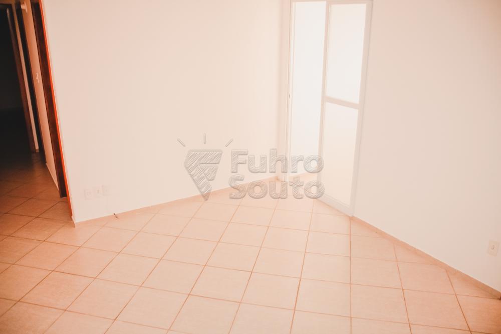 Sala Alugar Apartamento / Padrão em Pelotas R$ 1.200,00 - Foto 1