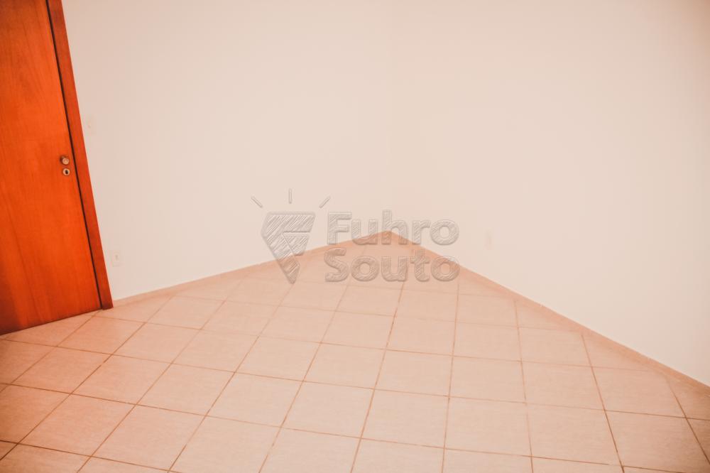 Sala Alugar Apartamento / Padrão em Pelotas R$ 1.200,00 - Foto 2