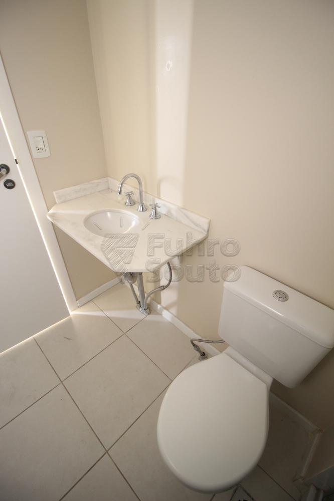 BANHEIRO Alugar Apartamento / Padrão em Pelotas R$ 2.150,00 - Foto 26