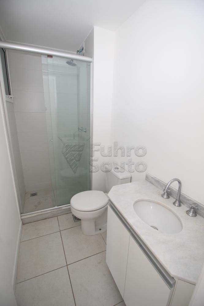 BANHEIRO Alugar Apartamento / Padrão em Pelotas R$ 1.750,00 - Foto 28