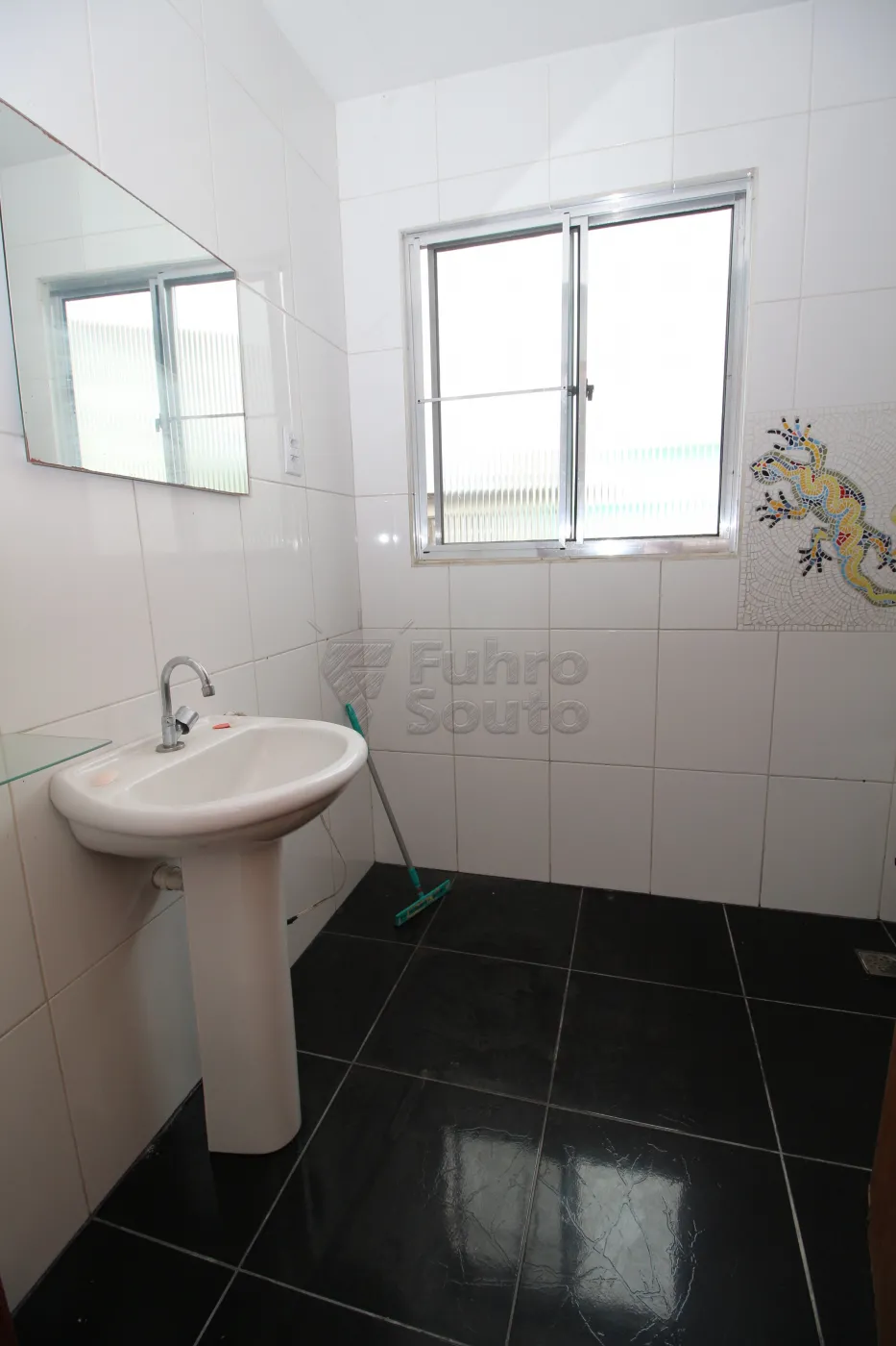 BANHEIRO SUITE Alugar Casa / Padrão em Pelotas R$ 2.500,00 - Foto 32