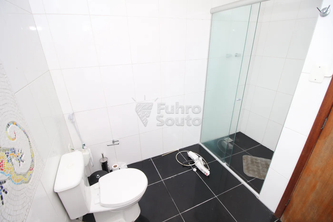 BANHEIRO SUITE Alugar Casa / Padrão em Pelotas R$ 2.500,00 - Foto 33