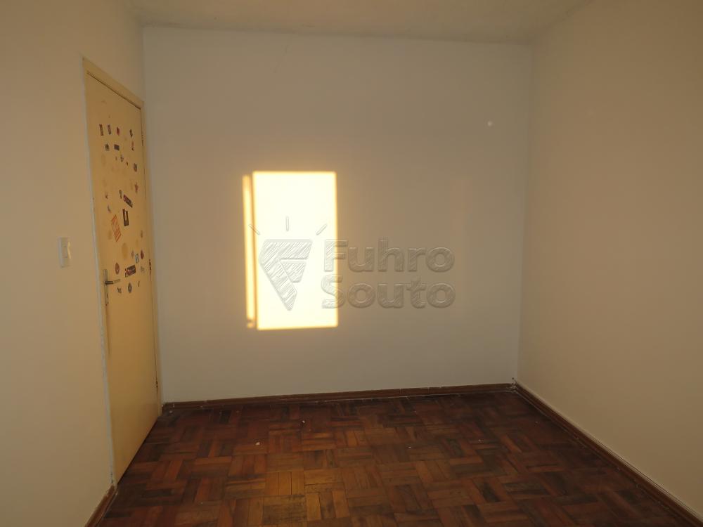 Alugar Apartamento / Padrão em Pelotas R$ 700,00 - Foto 11