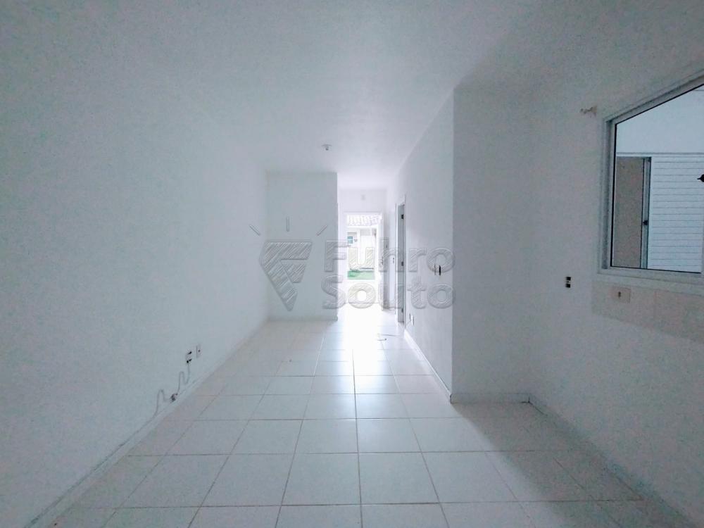 Comprar Casa / Condomínio em Pelotas R$ 165.000,00 - Foto 2