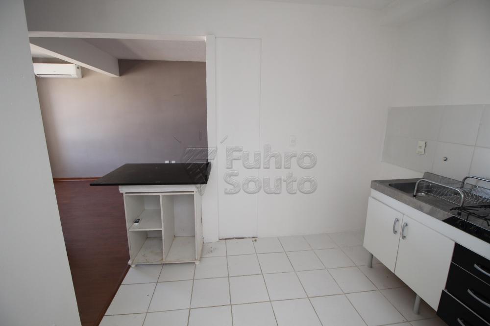Alugar Apartamento / Padrão em Pelotas R$ 1.250,00 - Foto 14
