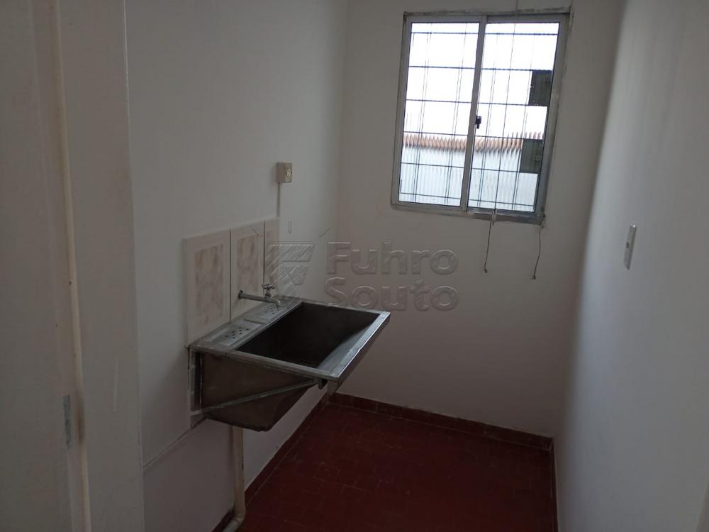 Comprar Apartamento / Padrão em Pelotas R$ 280.000,00 - Foto 8